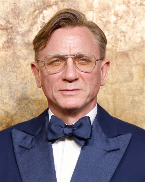 3 Ways to Do Daniel Craig Hair .